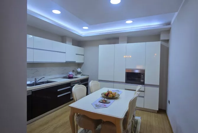 Shtepi me qera 2+1 ne Tirane - 85,000 Leke