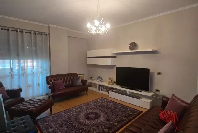 Shtepi me qera 2+1 ne Tirane - 85,000 Leke