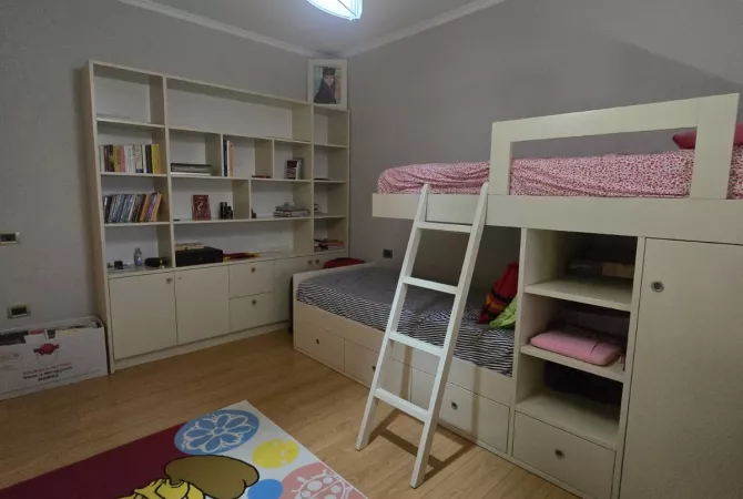 Shtepi me qera Apartament ne Tirane, 2+1, Mobilimi E mobiluar, Pagesa 85,000  Leke.