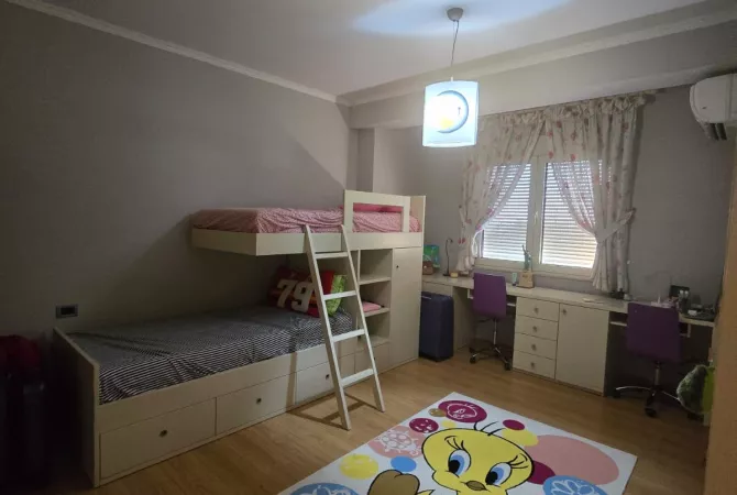 Shtepi me qera Apartament ne Tirane, 2+1, Mobilimi E mobiluar, Pagesa 85,000  Leke.