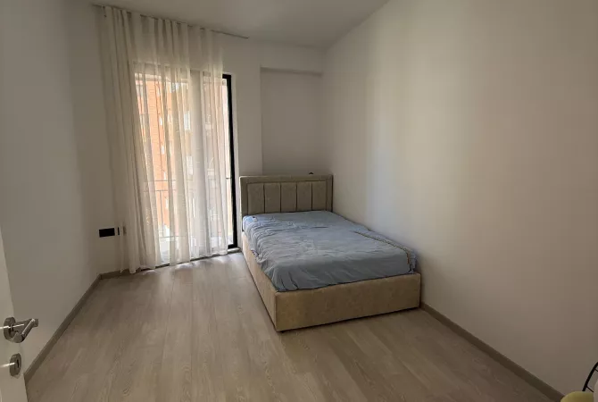 Shtepi me qera Apartament ne Tirane, 2+1, Mobilimi Pjeserisht e mobiluar, Pagesa 650  Euro.