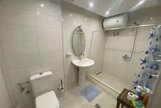 Shtepi me qera Apartament ne Tirane, 3+1, Mobilimi Pjeserisht e mobiluar, Pagesa 1,200  Euro.