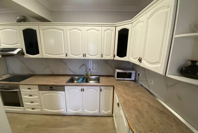 Shtepi me qera 3+1 ne Tirane - 1,200 Euro