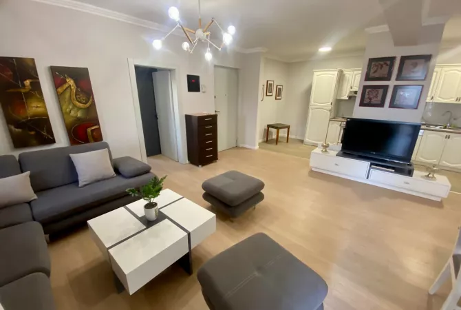 Shtepi me qera 3+1 ne Tirane - 1,200 Euro