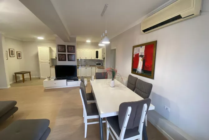 Shtepi me qera Apartament ne Tirane, 3+1, Mobilimi Pjeserisht e mobiluar, Pagesa 1,200  Euro.