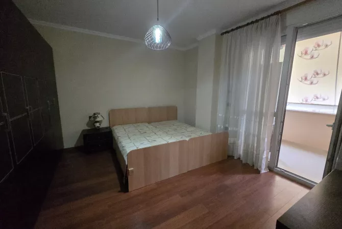 Shtepi me qera Apartament ne Tirane, 2+1, Mobilimi E mobiluar, Pagesa 700  Euro.