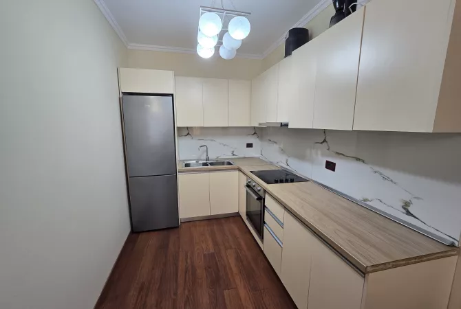 Shtepi me qera Apartament ne Tirane, 2+1, Mobilimi E mobiluar, Pagesa 700  Euro.