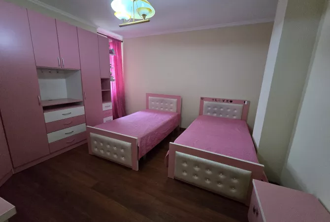 Shtepi me qera Apartament ne Tirane, 2+1, Mobilimi E mobiluar, Pagesa 700  Euro.