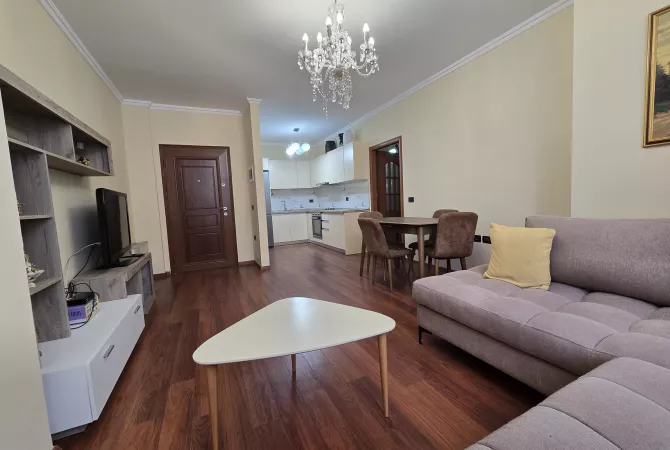Shtepi me qera 2+1 ne Tirane - 700 Euro