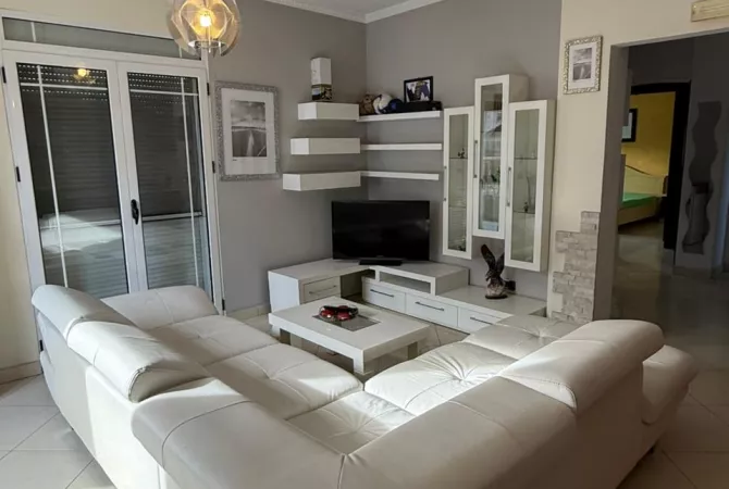 Shtepi me qera 3+1 ne Tirane - 330 Euro