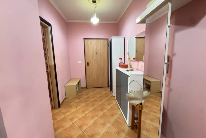 Shtepi me qera Apartament ne Tirane, 2+1, Mobilimi Pjeserisht e mobiluar, Pagesa 550  Euro.