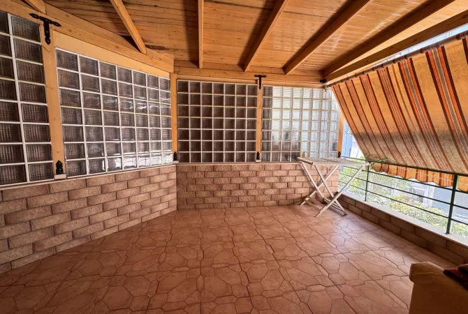 Shtepi me qera Apartament ne Tirane, 2+1, Mobilimi Pjeserisht e mobiluar, Pagesa 550  Euro.