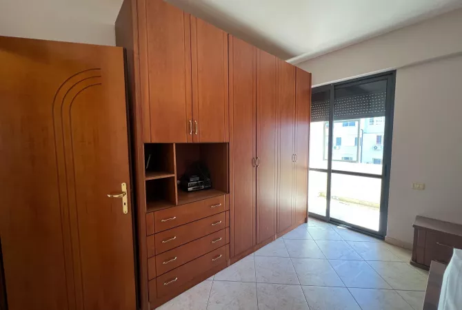 Shtepi me qera Apartament ne Tirane, 2+1, Mobilimi Pjeserisht e mobiluar, Pagesa 750  Euro.