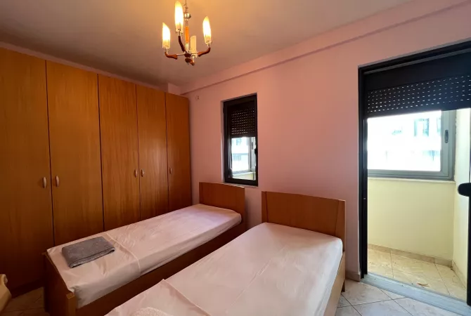 Shtepi me qera Apartament ne Tirane, 2+1, Mobilimi Pjeserisht e mobiluar, Pagesa 750  Euro.