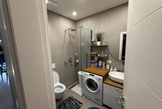 Shtepi me qera Apartament ne Tirane, 2+1, Mobilimi Pjeserisht e mobiluar, Pagesa 1,000  Euro.