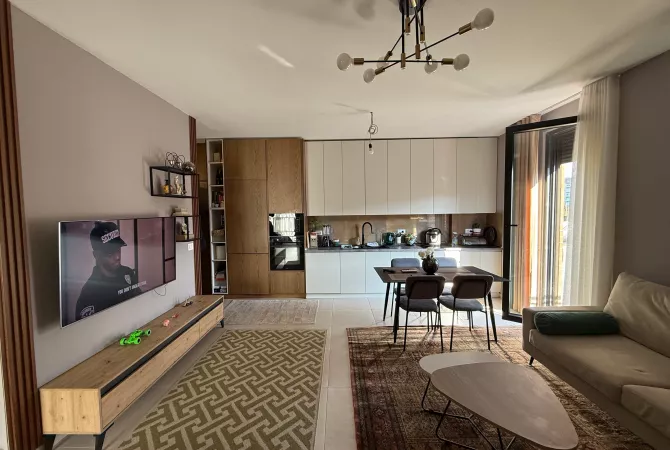 Shtepi me qera 2+1 ne Tirane - 1,000 Euro
