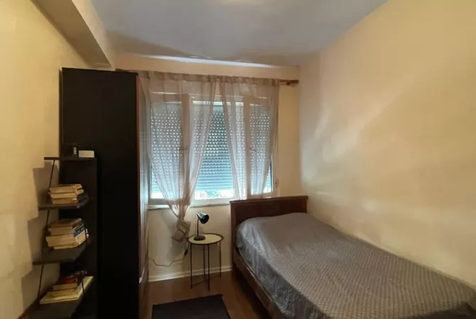 Shtepi me qera Apartament ne Tirane, 3+1, Mobilimi E mobiluar, Pagesa 1,000  Euro.