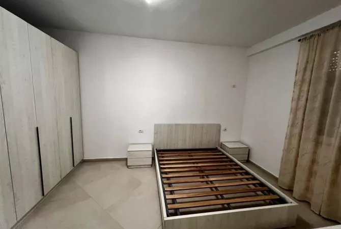 Shtepi me qera Apartament ne Tirane, 2+1, Mobilimi E mobiluar, Pagesa 530  Euro.