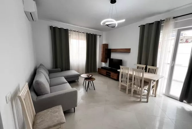 Shtepi me qera Apartament ne Tirane, 2+1, Mobilimi E mobiluar, Pagesa 530  Euro.