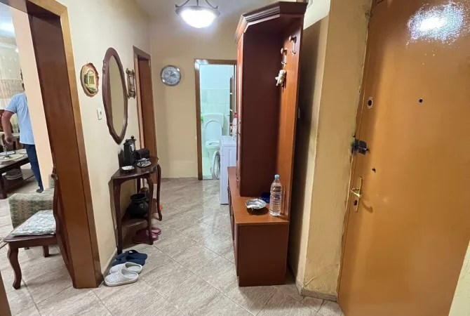 Shtepi me qera Apartament ne Tirane, 1+1, Mobilimi Pjeserisht e mobiluar, Pagesa 500  Euro.