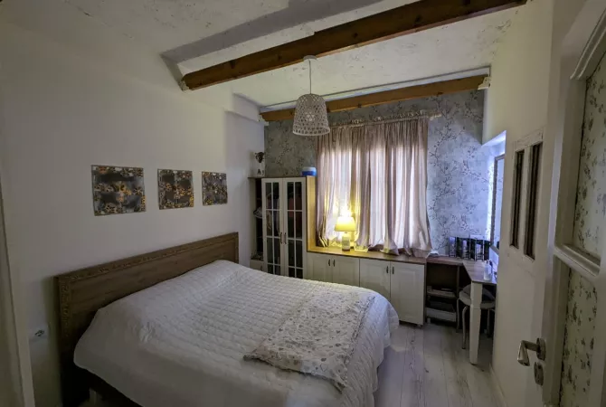 Shtepi ne shitje Apartament ne Tirane, 2+1, Mobilimi E mobiluar, Pagesa 173,000  Euro.