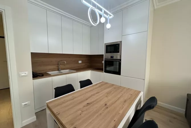 Shtepi me qera 2+1 ne Tirane - 1,200 Euro