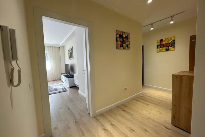 Shtepi me qera Apartament ne Tirane, 2+1, Mobilimi E mobiluar, Pagesa 1,200  Euro.