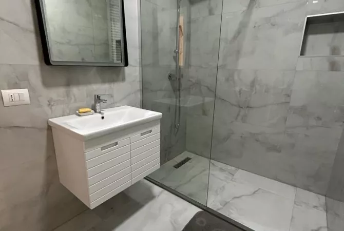 Shtepi me qera Apartament ne Tirane, 2+1, Mobilimi E mobiluar, Pagesa 1,200  Euro.