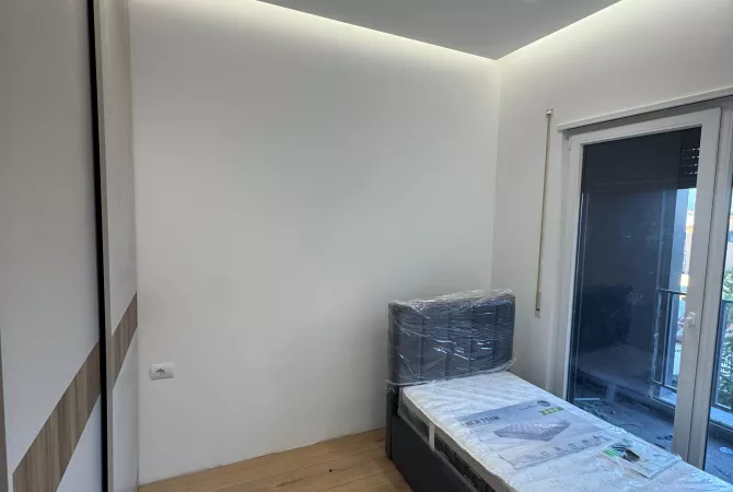 Shtepi me qera Apartament ne Tirane, 2+1, Mobilimi E mobiluar, Pagesa 65,000  Leke.