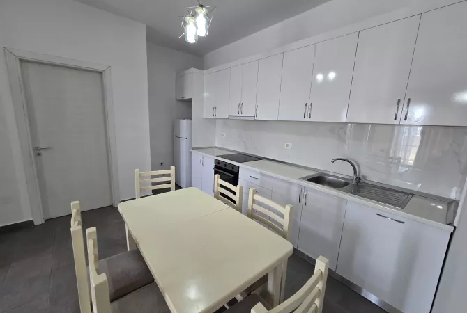 Shtepi me qera Apartament ne Tirane, 2+1, Mobilimi E mobiluar, Pagesa 450  Euro.