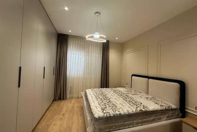 Shtepi me qera Apartament ne Tirane, 3+1, Mobilimi E mobiluar, Pagesa 1,200  Euro.