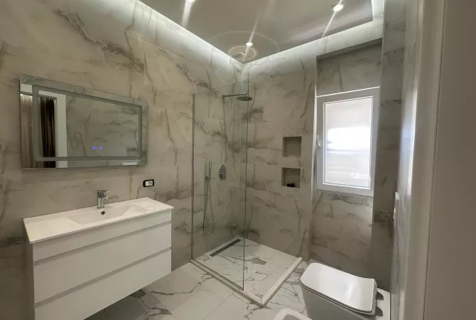 Shtepi me qera Apartament ne Tirane, 3+1, Mobilimi E mobiluar, Pagesa 1,200  Euro.