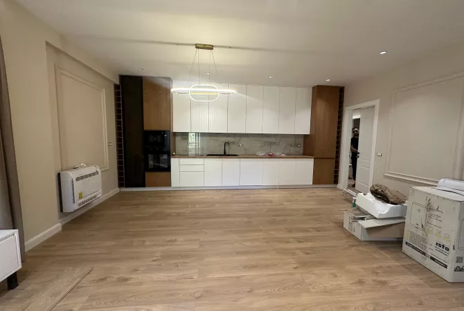 Shtepi me qera 3+1 ne Tirane - 1,200 Euro
