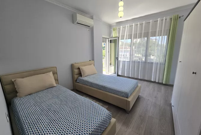 Shtepi me qera Apartament ne Tirane, 3+1, Mobilimi E mobiluar, Pagesa 1,200  Euro.