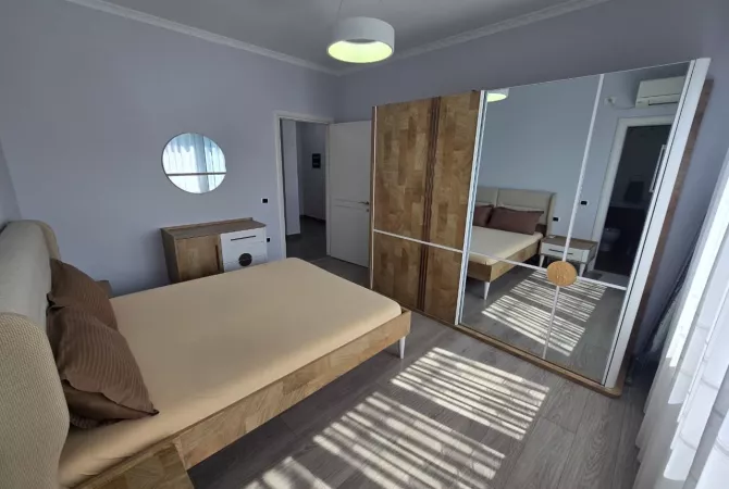 Shtepi me qera Apartament ne Tirane, 3+1, Mobilimi E mobiluar, Pagesa 1,200  Euro.