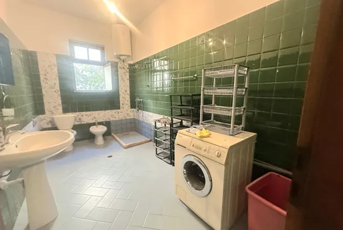 Shtepi me qera Shtepi Private ne Tirane, 2+1, Mobilimi E mobiluar, Pagesa 550  Euro.