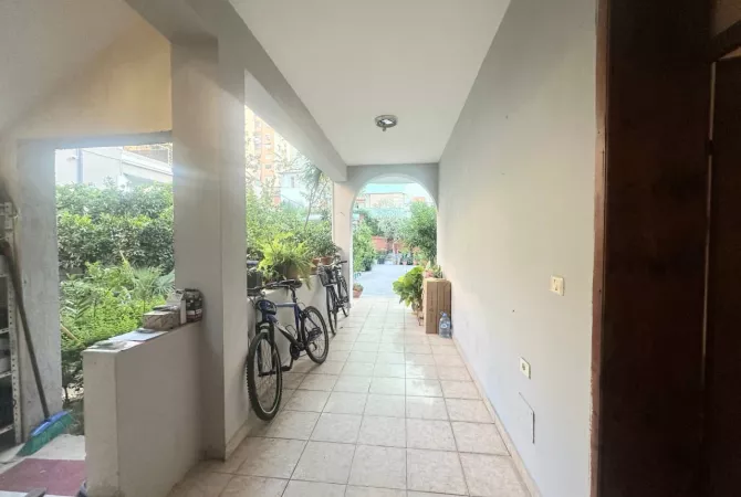 Shtepi me qera Shtepi Private ne Tirane, 2+1, Mobilimi E mobiluar, Pagesa 550  Euro.