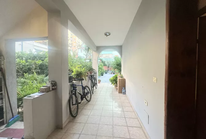 Shtepi me qera Shtepi Private ne Tirane, 2+1, Mobilimi E mobiluar, Pagesa 550  Euro.