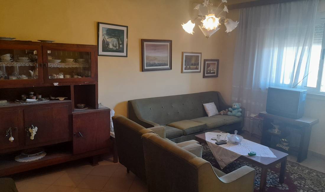 Shtepi ne shitje Apartament ne Tirane, 2+1, Mobilimi Bosh, pa mobiluar, Pagesa 85,000  Euro.