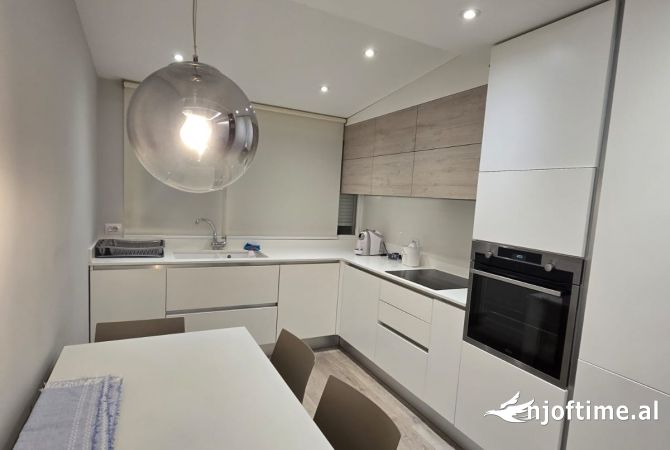 Shtepi me qera Apartament ne Tirane, 2+1, Mobilimi E mobiluar, Pagesa 1,200  Euro.