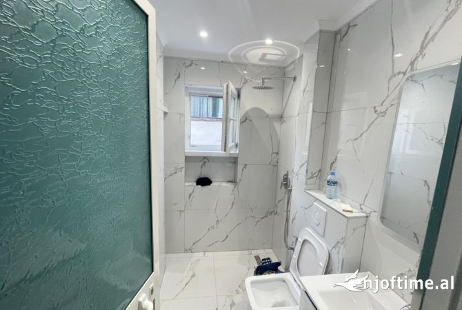 Shtepi ne shitje Apartament ne Tirane, 1+1, Mobilimi Bosh, pa mobiluar, Pagesa 125,000  Euro.