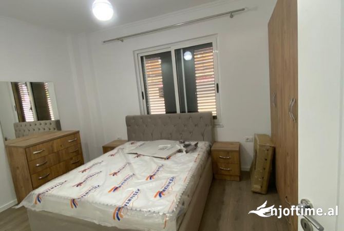 Shtepi me qera Apartament ne Tirane, 1+1, Mobilimi E mobiluar, Pagesa 450  Euro.