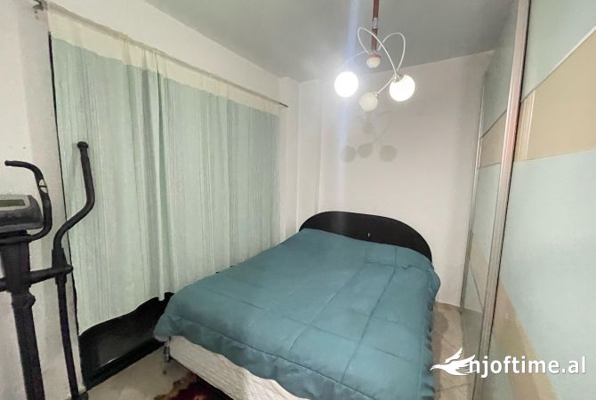 Shtepi ne shitje Apartament ne Tirane, 2+1, Mobilimi E mobiluar, Pagesa 144,000  Euro.