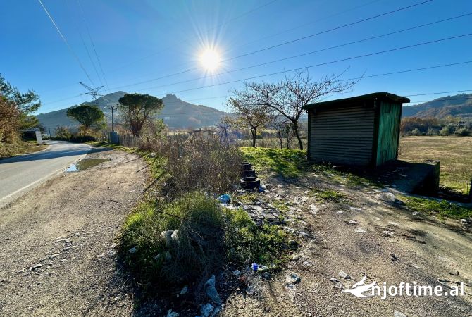 Truall ose Toke ne Tirane - 180,000 Euro