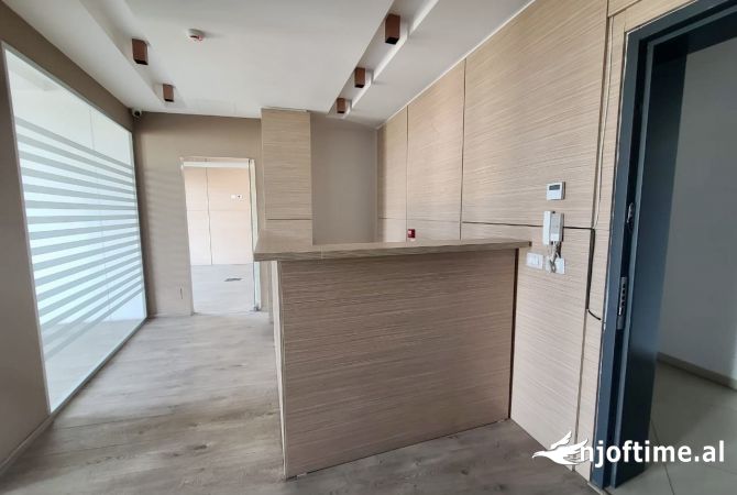Ambient biznesi me qera 3+1 ne Tirane - 2,500 Euro