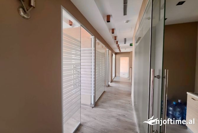 Qera Ambjent te Rr, Elabsanit te Park Gate