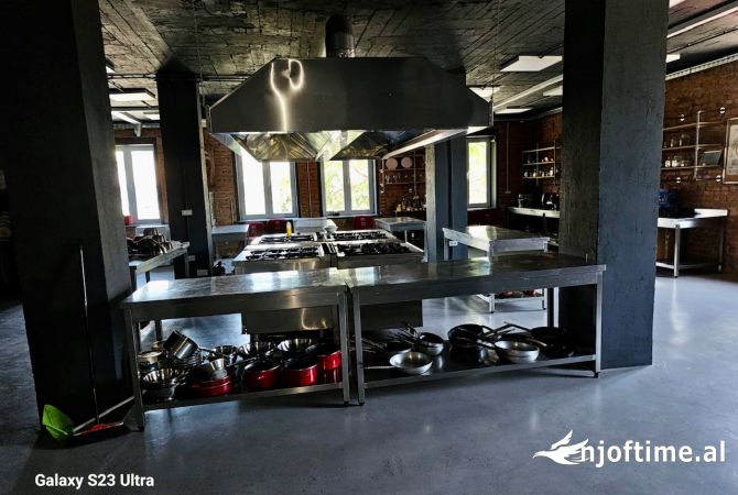 Ambient biznesi me qera 3+1 ne Tirane - 2,500 Euro