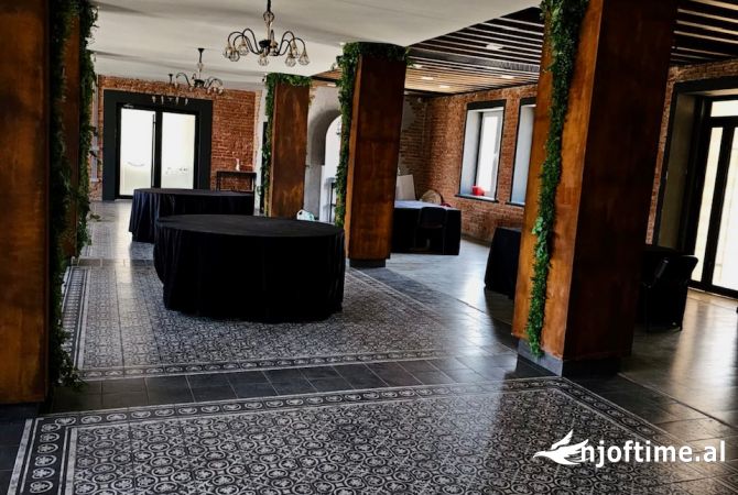Ambient biznesi me qera 3+1 ne Tirane - 2,500 Euro