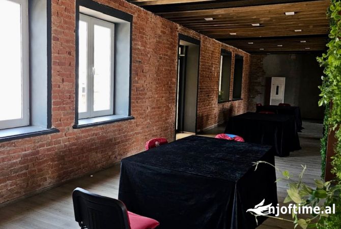 Ambient biznesi me qera 3+1 ne Tirane - 2,500 Euro