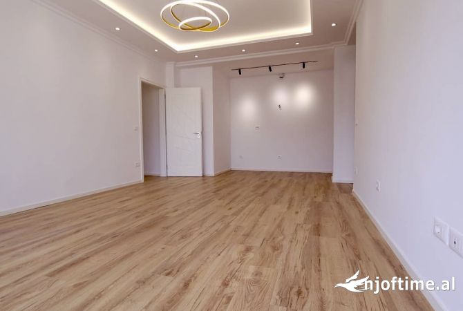 Shtepi ne shitje Apartament ne Tirane, 2+1, Mobilimi Bosh, pa mobiluar, Pagesa 210,000  Euro.